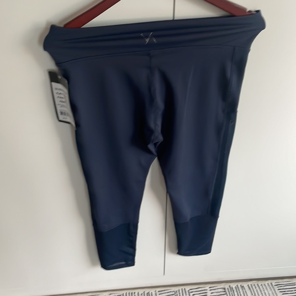 VieActive Crop leggings with mesh detail. - Picture 2 of 7